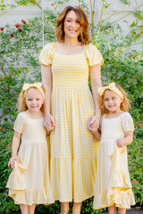 Women’s Smocked Dress in Gingham Chamomile