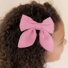 Medium Alligator Clip Bow in Apple Blossom