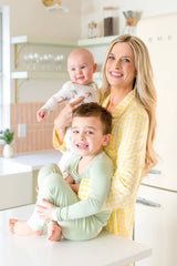 Long-Sleeved Women's Pajama Set in Gingham Chamomile