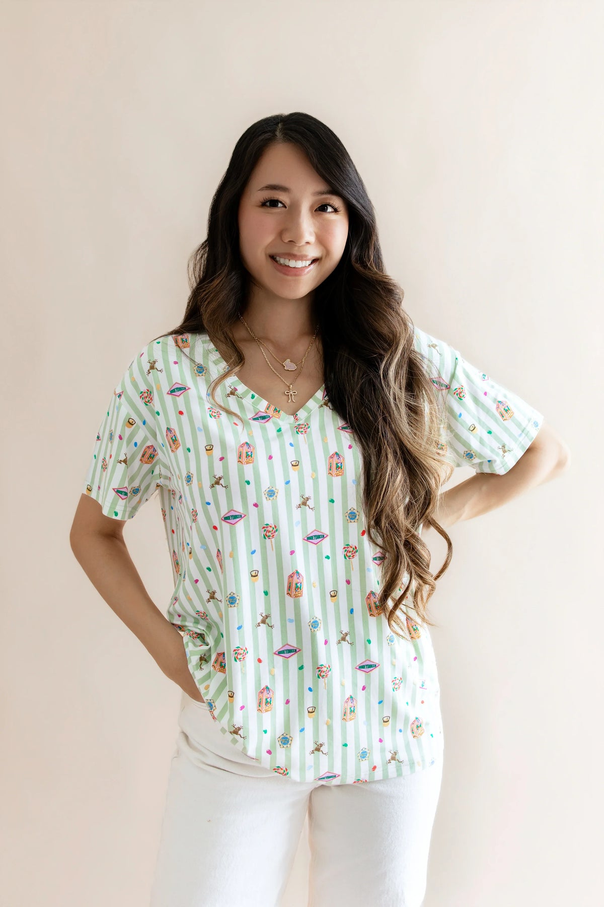 Women's Relaxed Fit V-Neck in Honeydukes