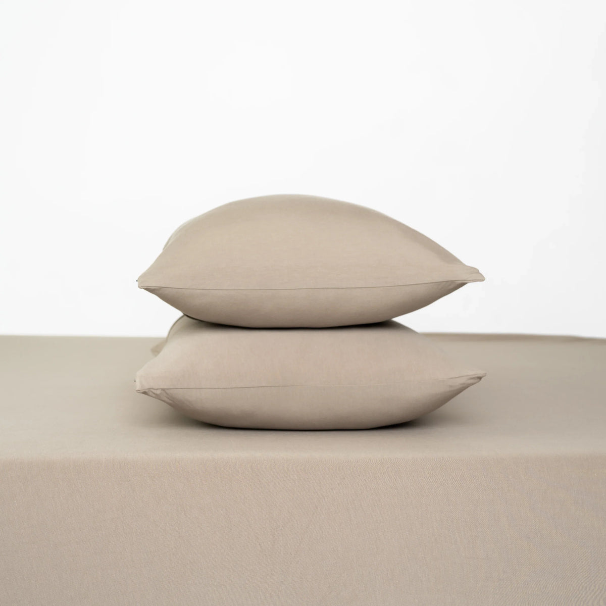 Fitted Sheet with Pillowcases in Almond